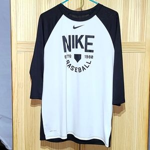 Large Nike unisex 3/4 sleeve tee
